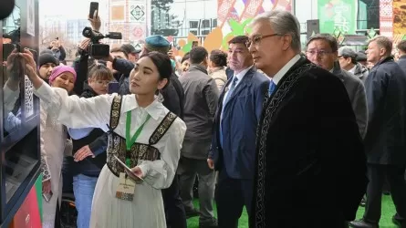 Токаев побывал в "Робо-юрте" на фестивале в Алматы