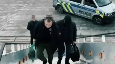 Аса ірі алаяқтық жасады деген күдікті Чехиядан экстрадицияланды