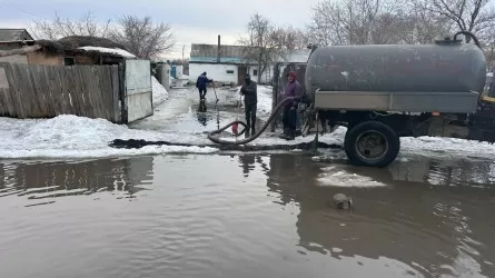 «Все силы брошены на то, чтобы лодками, вездеходами, вертолетами эвакуировать людей» – ДЧС Костанайской области 