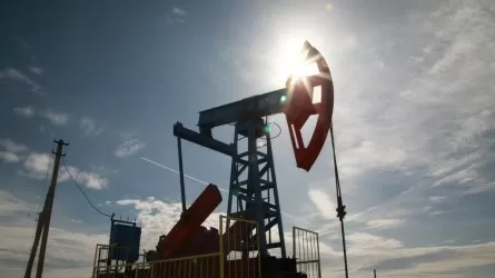 Казахстан продлит дополнительное сокращение добычи нефти на 82 тыс. баррелей в день