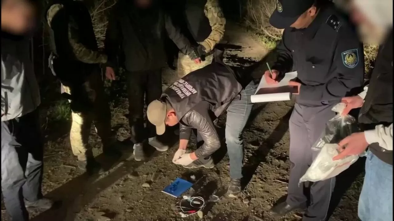 Закладчика синтетических наркотиков с поличным задержали в ВКО 