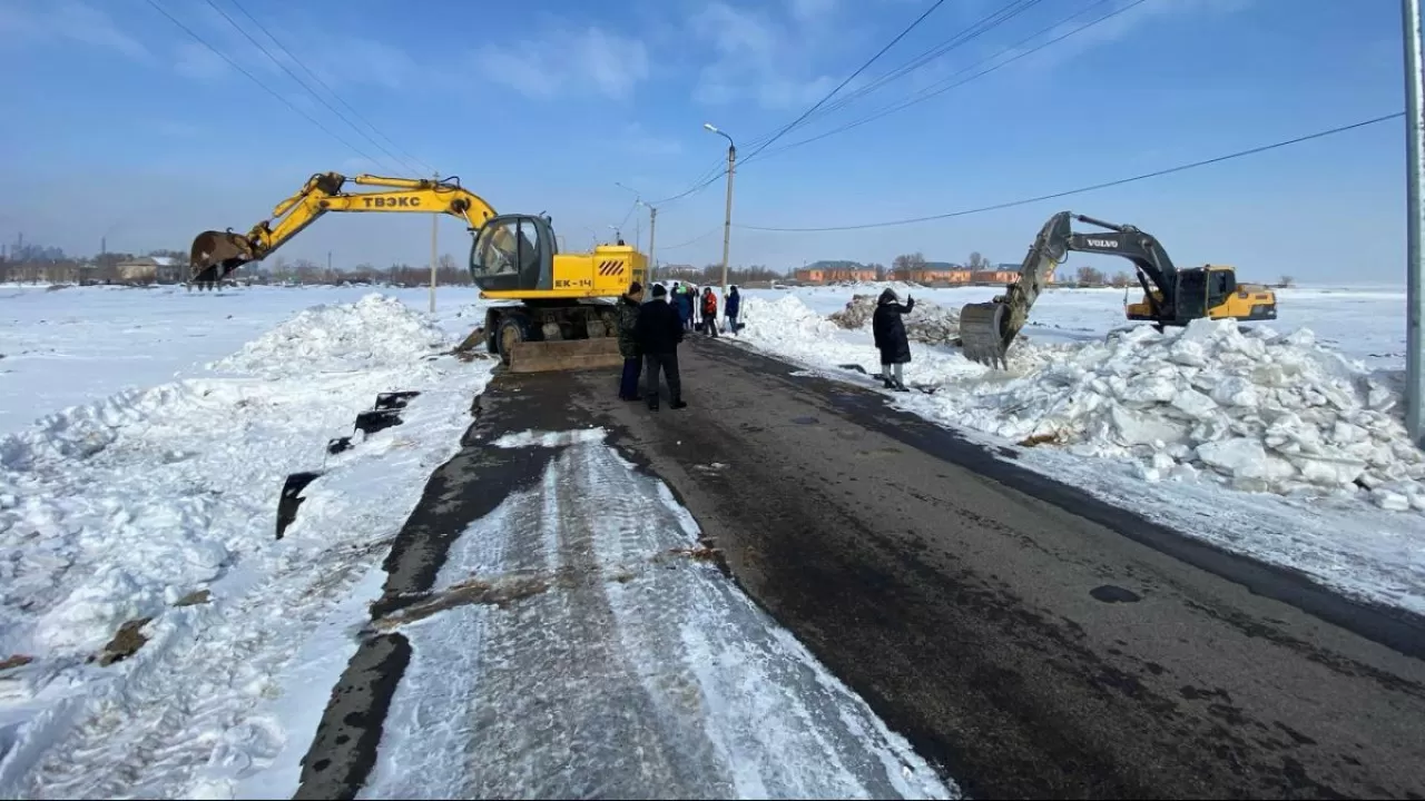 Жамбылда су тасқыны қаупі бар аумақтарда тәулік бойы кезекшіліктер ұйымдастырылуда