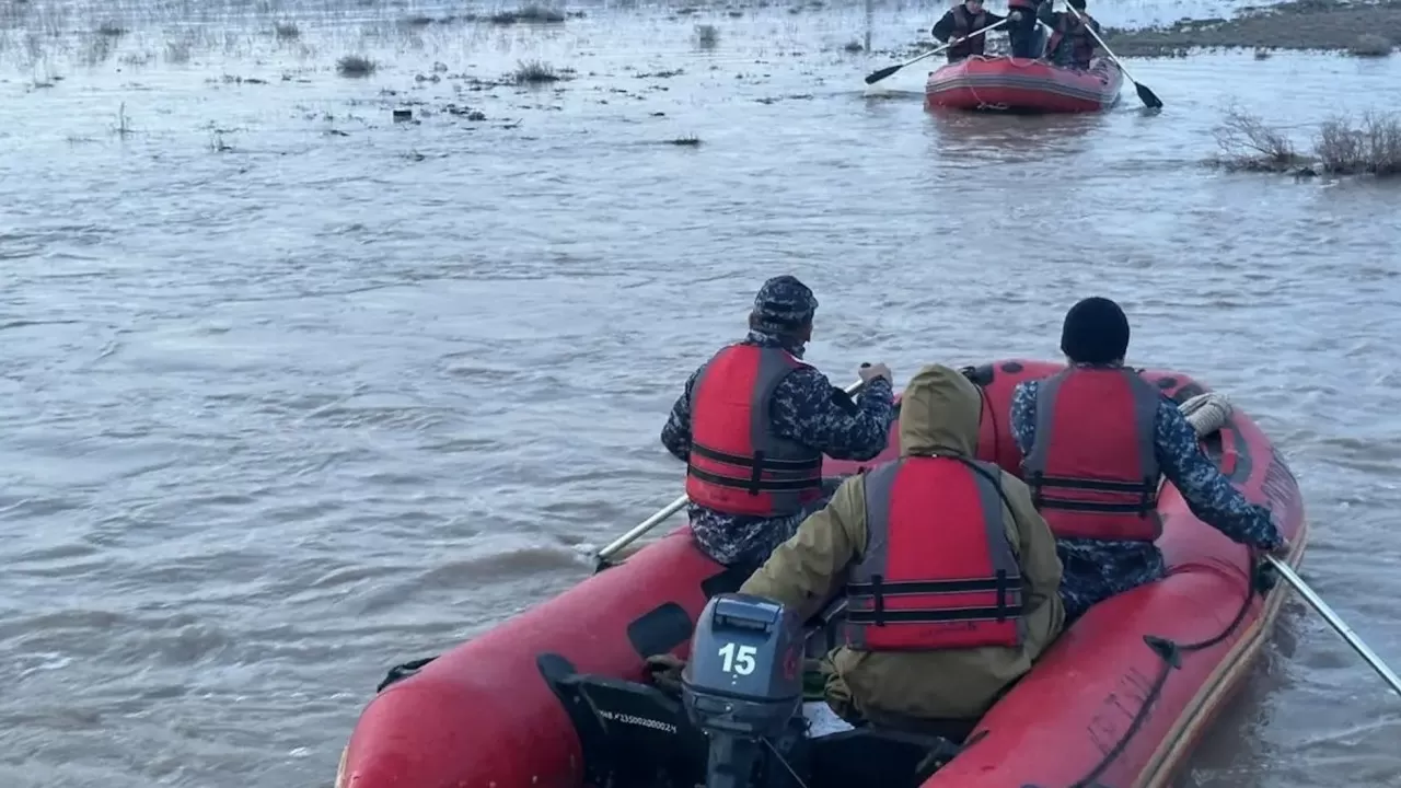 Абай облысында трактормен өзенді кесіп өтемін деп жоғалып кеткен екі адам әлі табылған жоқ