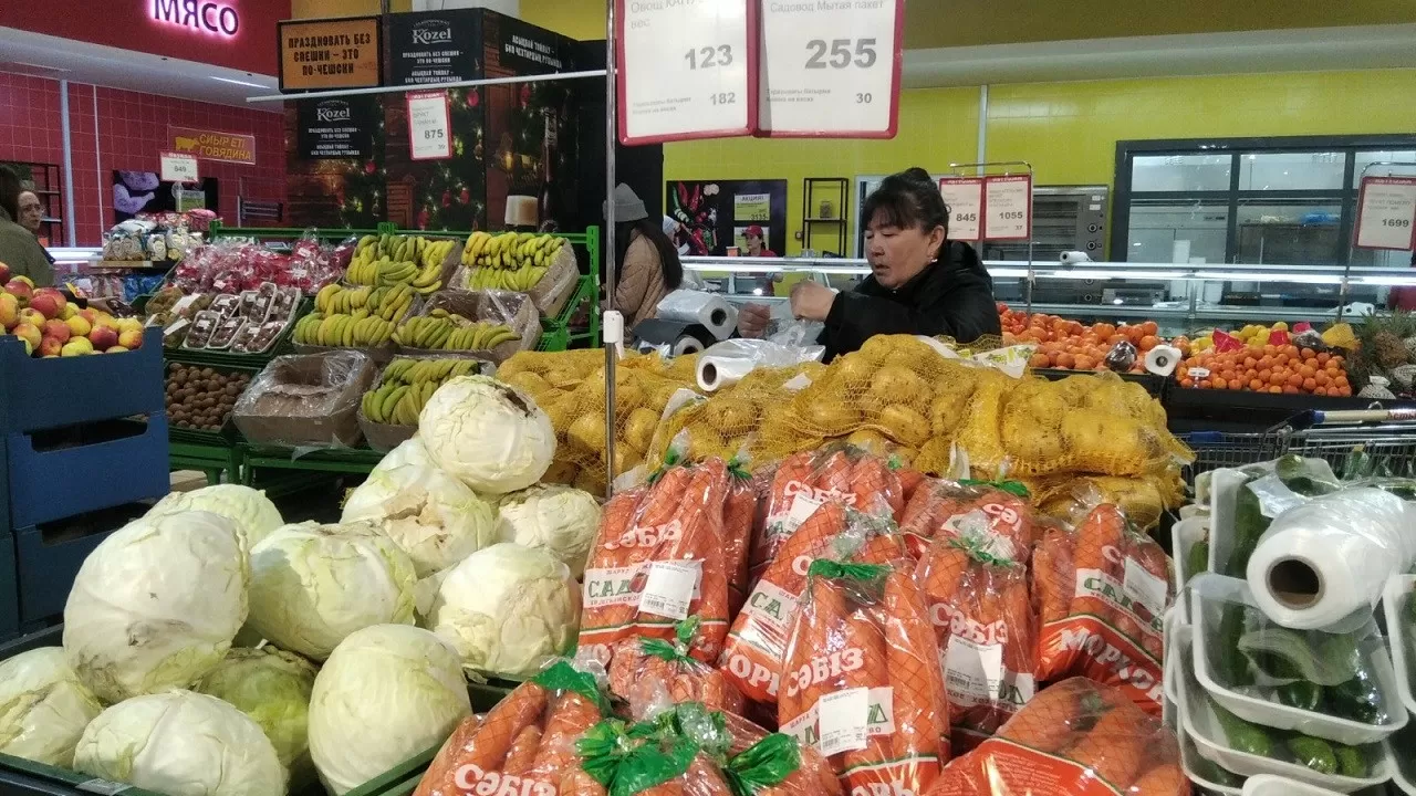 Штраф за высокие цены на социально значимые продукты получили магазины в Костанайской области 