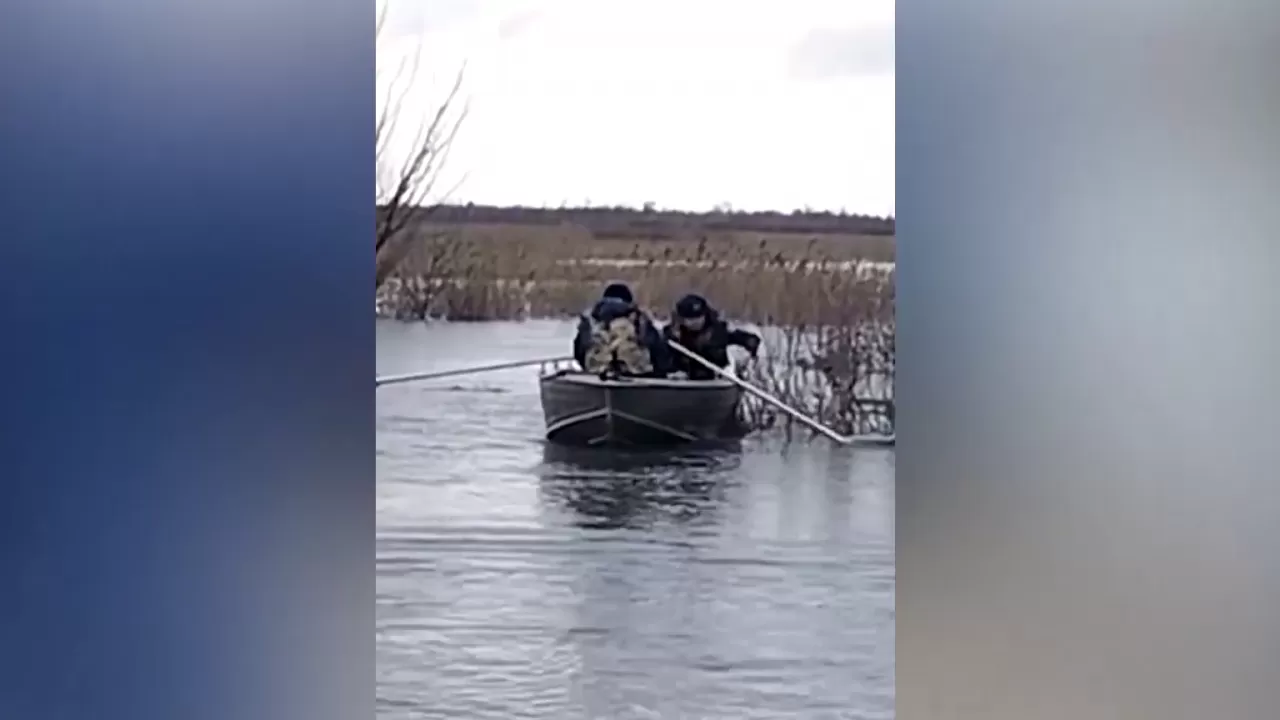 Пожилой охранник спасен полицией из зоны затопления в Петропавловске