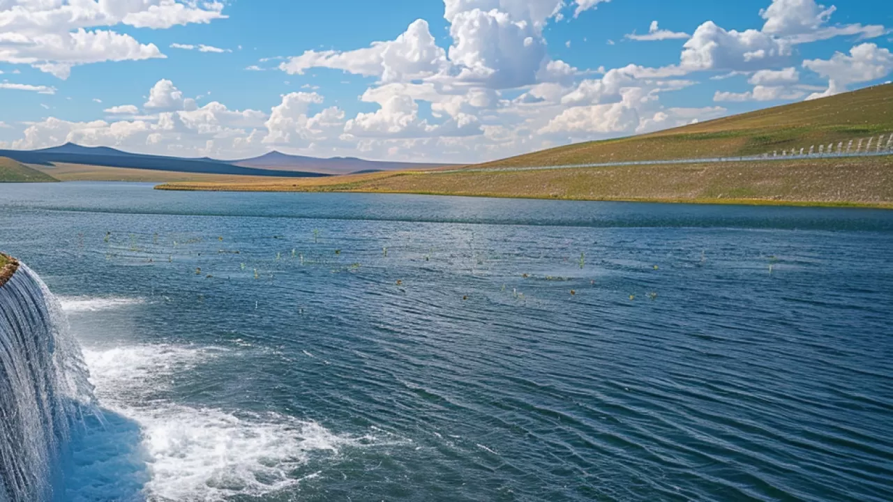 В Атырау уровень воды в реке Урал продолжает расти   