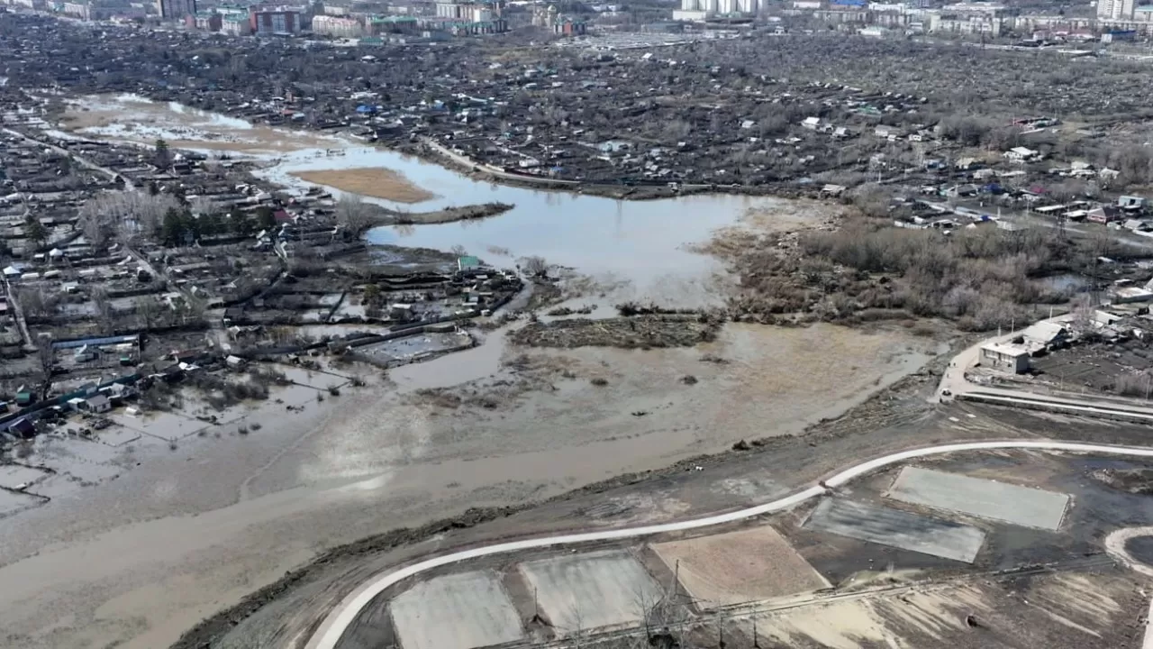 Токаев облетел подтопленные районы Костанайской области 