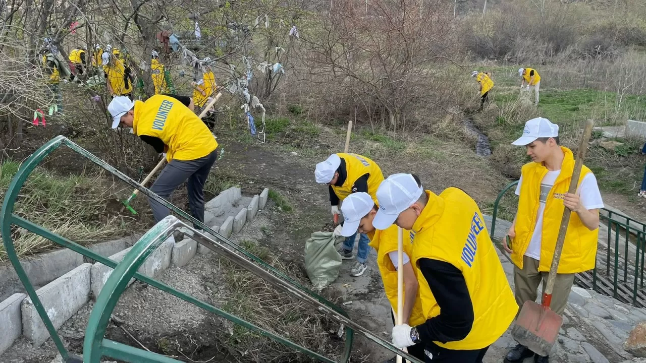 Шығыс Қазақстан еріктілері "Киелі мекен" апталығына белсенді қатысып жатыр