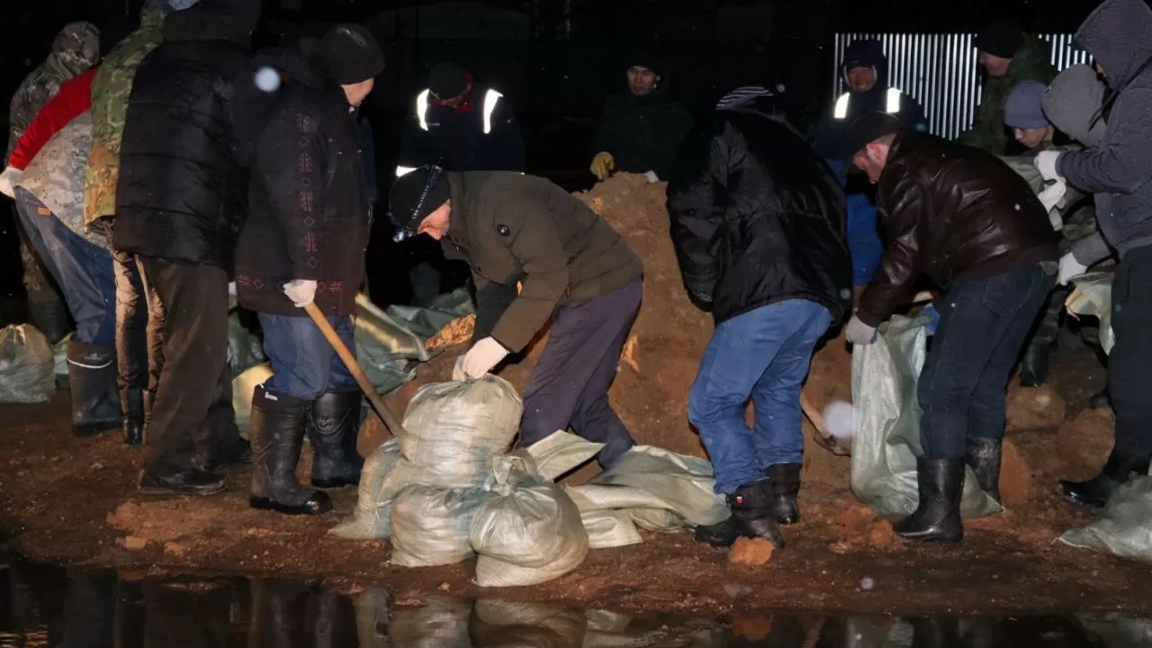 Бизнес-сообщество ЗКО пострадало от паводков, но помогает бороться с ними 