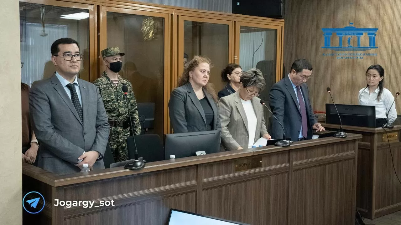 "Дауысыңызды бәсеңдетіңіз!": Судья Бишімбаевтың қорғаушысына ескерту жасады