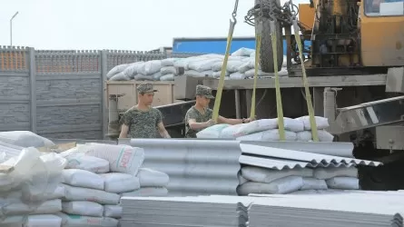Паводки в РК: в зоны бедствия отправили 1,5 тысячи тонн продуктов и других товаров