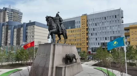 Токаев и Жапаров в Астане открыли памятник Айкол Манасу
