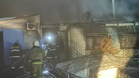 Пожарные Костаная за полтора часа потушили жилой дом 