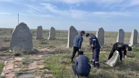 В области Улытау провели экологическую акцию на сакральных местах