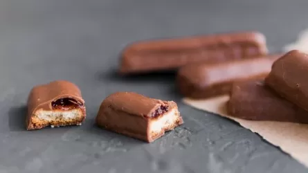 Десятки тысяч единиц шоколадок Nestle уничтожили в Шымкенте