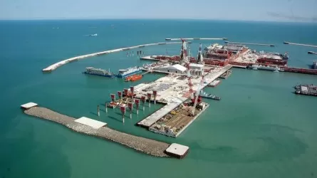 У месторождения Кашаган в Каспийском море обнаружили нефтяной разлив