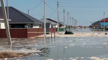 Паводки в Казахстане: подтопленными остаются более трех тысяч домов