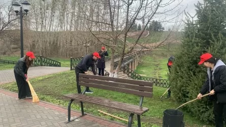 Акция чистоты в Талдыкоргане началась с "поэтического" сквера 