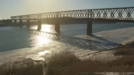 Теміржол көпіріне миллиондаған теңгеге жарықтандыру мен экран қою қаншалықты қисынды?