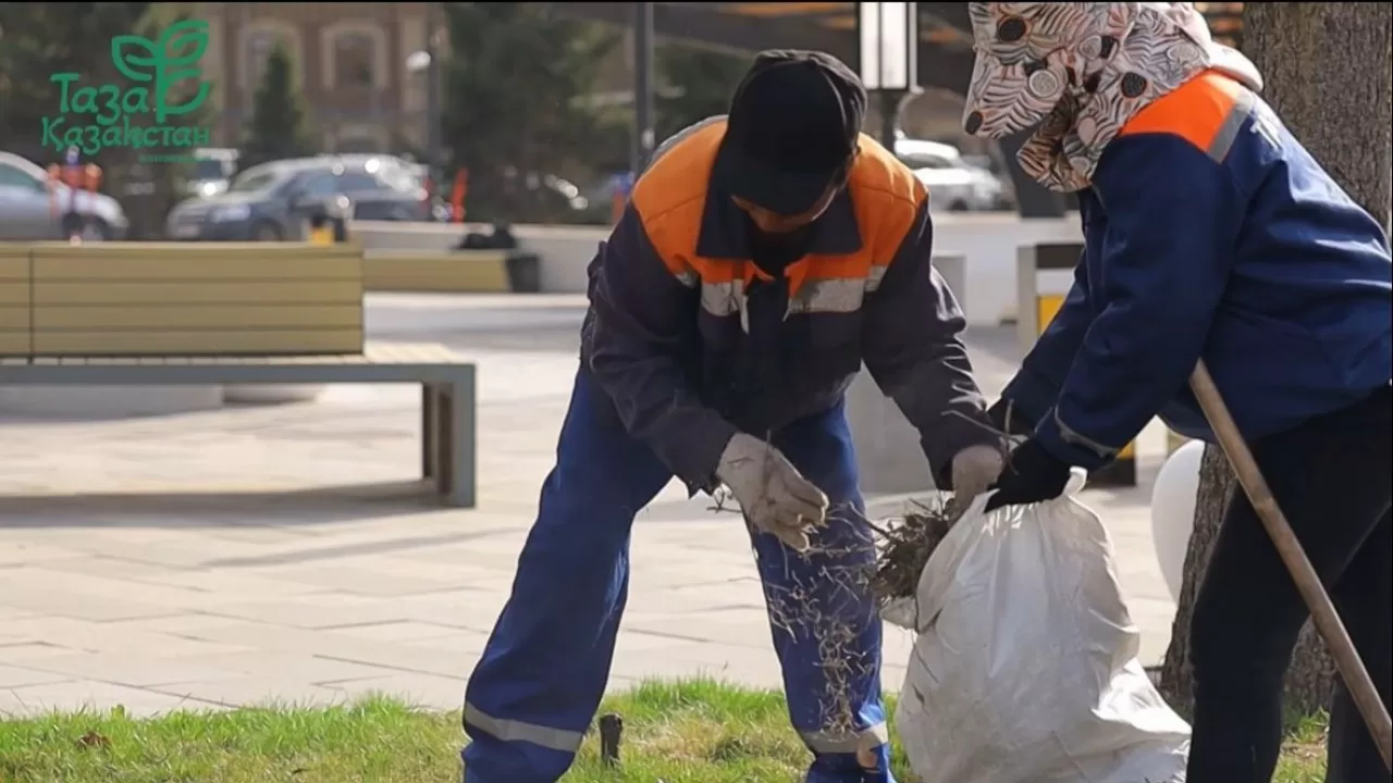 В Усть-Каменогорске продолжается акция "Таза Казахстан"