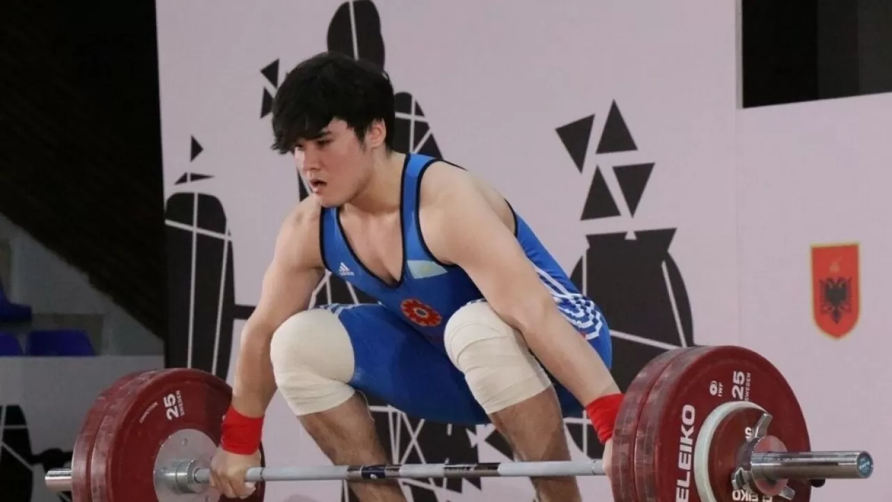 Нурдос Сабыр стал чемпионом мира по тяжелой атлетике
