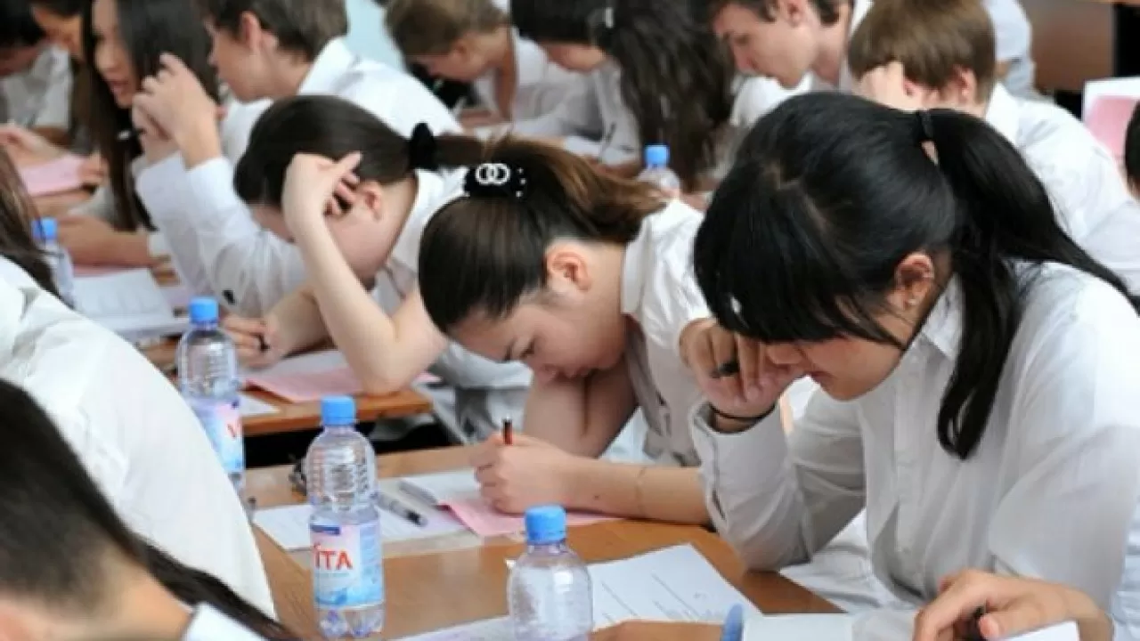Орыс мектептерінде қазақ тілі емтиханынан өтпеген оқушылар орнында қала ма?