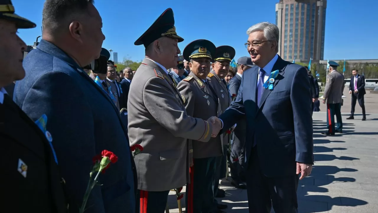 Мемлекет басшысы қазақстандықтарды Жеңіс күнімен құттықтады