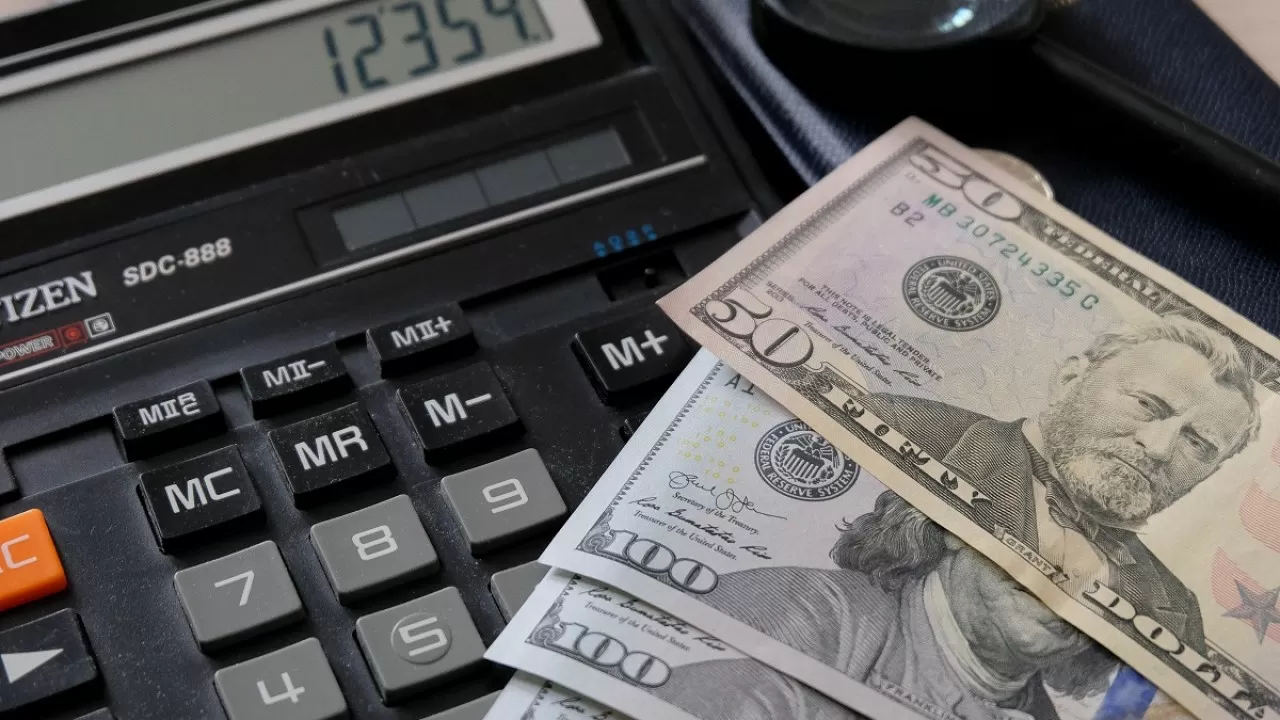 Более миллиарда долларов было продано из Нацфонда РК в апреле