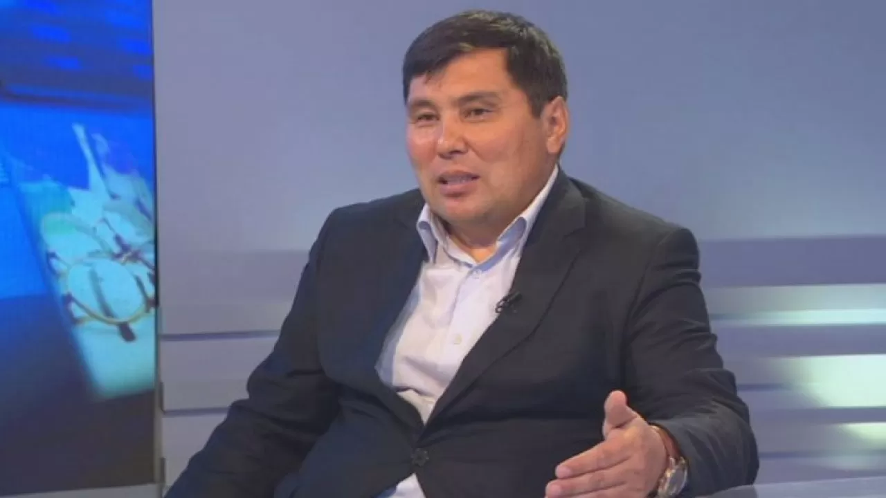 "Ақылды адамдар тойға бармайды": Омар Жәлелдің ойы көпшілікті тағы шулатып жатыр