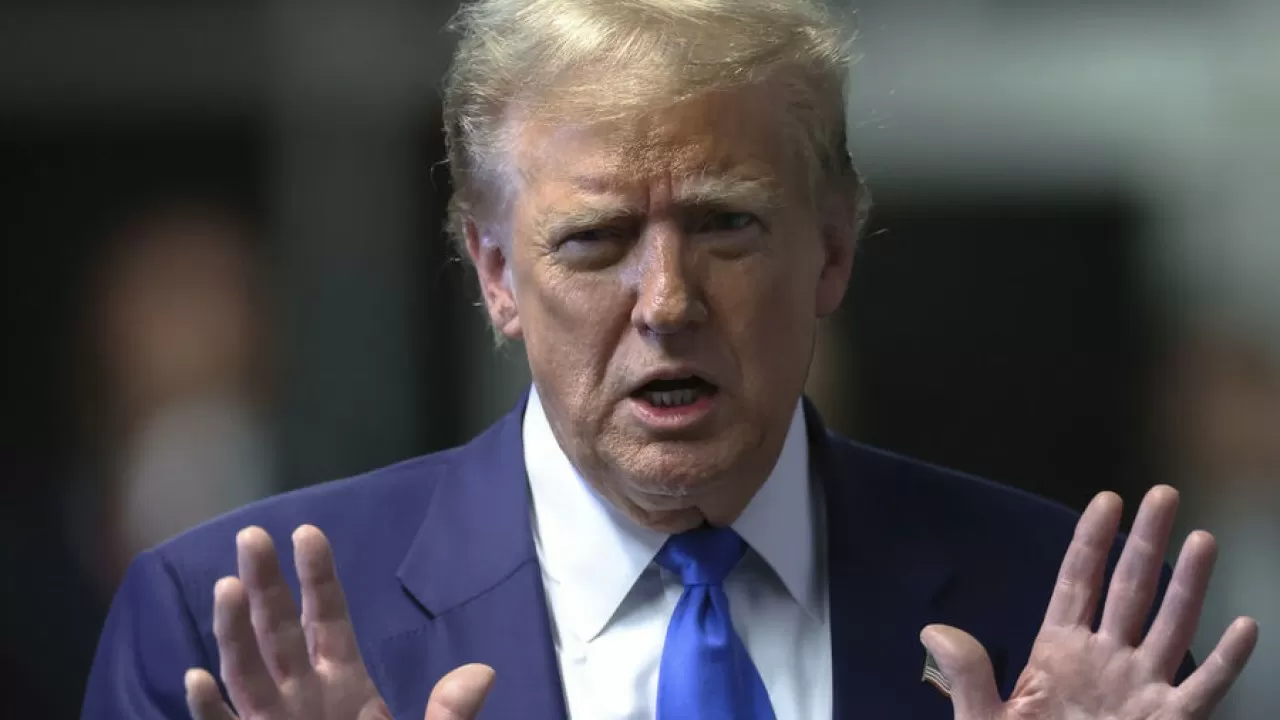 Инцидент в аэропорту: самолет Трампа столкнулся с другим бортом  