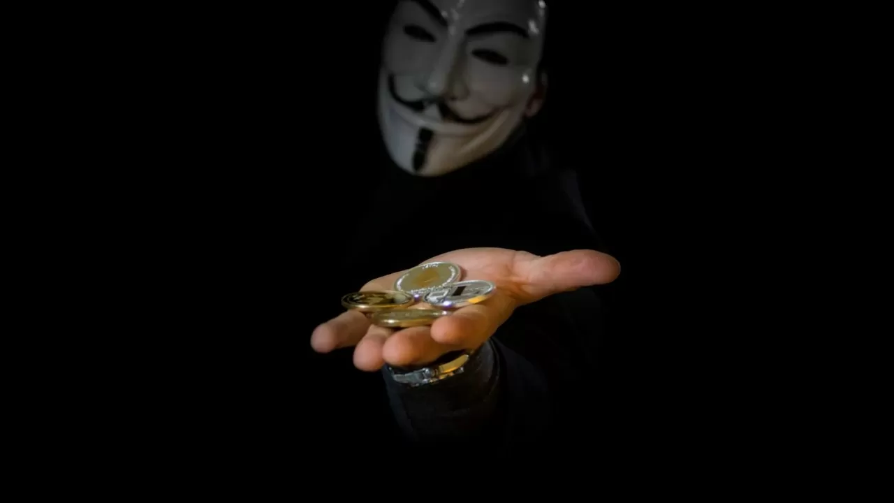 Предлагал инвестировать в криптовалюту и присвоил более 10 млн тенге 22-летний парень в Семее
