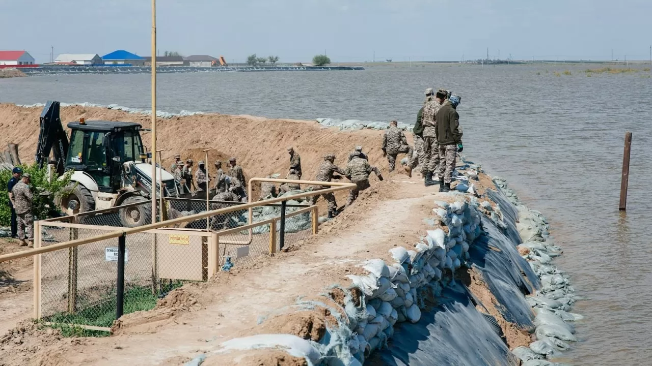 Паводки в Казахстане: как изменился за день уровень воды в реке Жайык?