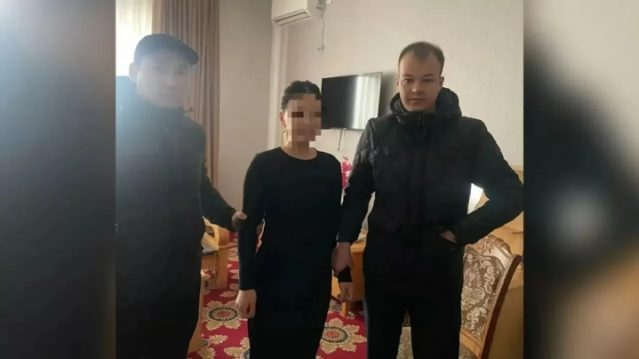 Екі баласын тұншықтырып өлтірген келіншекке қатысты сот басталды