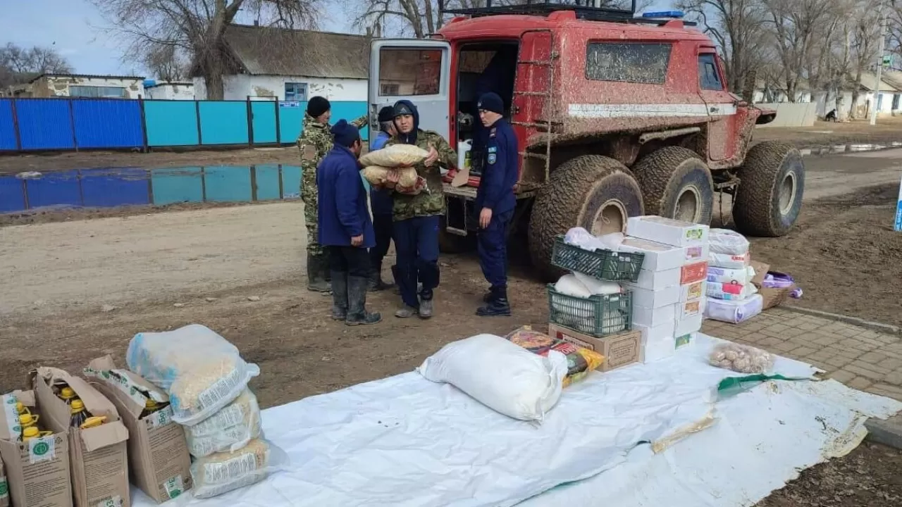 Астанадан су тасқынынан зардап шеккен өңірлерге гуманитарлық көмекті тоқтаусыз жөнелтіп жатыр 