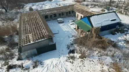 Алматыда заңсыз салынған ғимаратты иесі өз еркімен бұзды