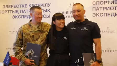Эвересті бағындырған қазақстандық альпинистерге пәтер берілді 