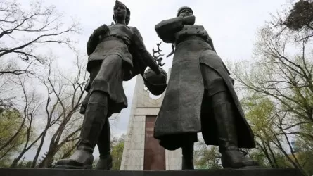 «Әлия мен Мәншүк» скверін қайта жаңарту: талаптарды толық орындамаған мердігермен келісім шарт бұзылды  