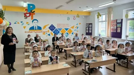 В школах Астаны состоялся классный час: первые классы окончили свыше 28,5 тыс. детей  