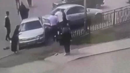 Пятилетний ребенок за рулем авто сбил толпу людей в Жезказгане