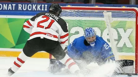 Казахстан выбыл из элиты ЮЧМ по хоккею