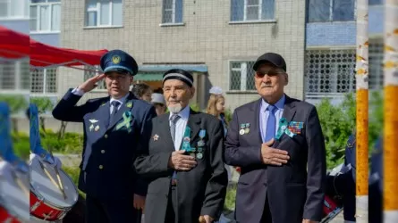 Шығыс Қазақстанда 100 жастағы Ұлы Отан соғысының ардагеріне құрмет көрсетілді