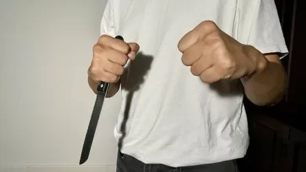 Мұғалімі мен сыныптасына пышақ сұққан бала үй қамағына алынды