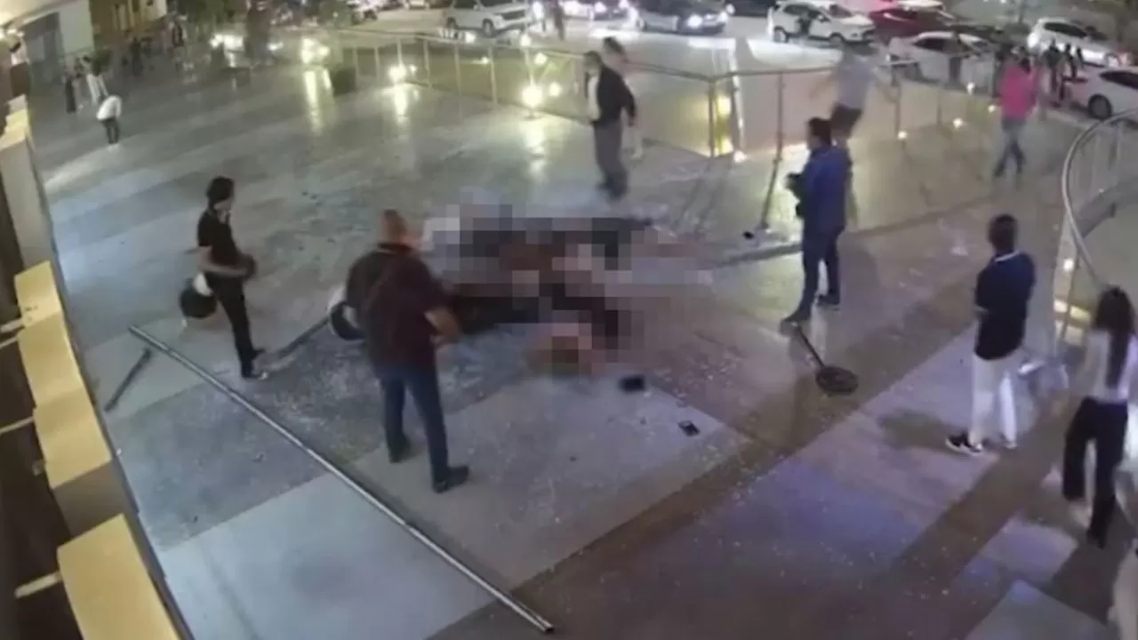 Смертельная вечеринка: в мексиканском ночном клубе обрушился балкон