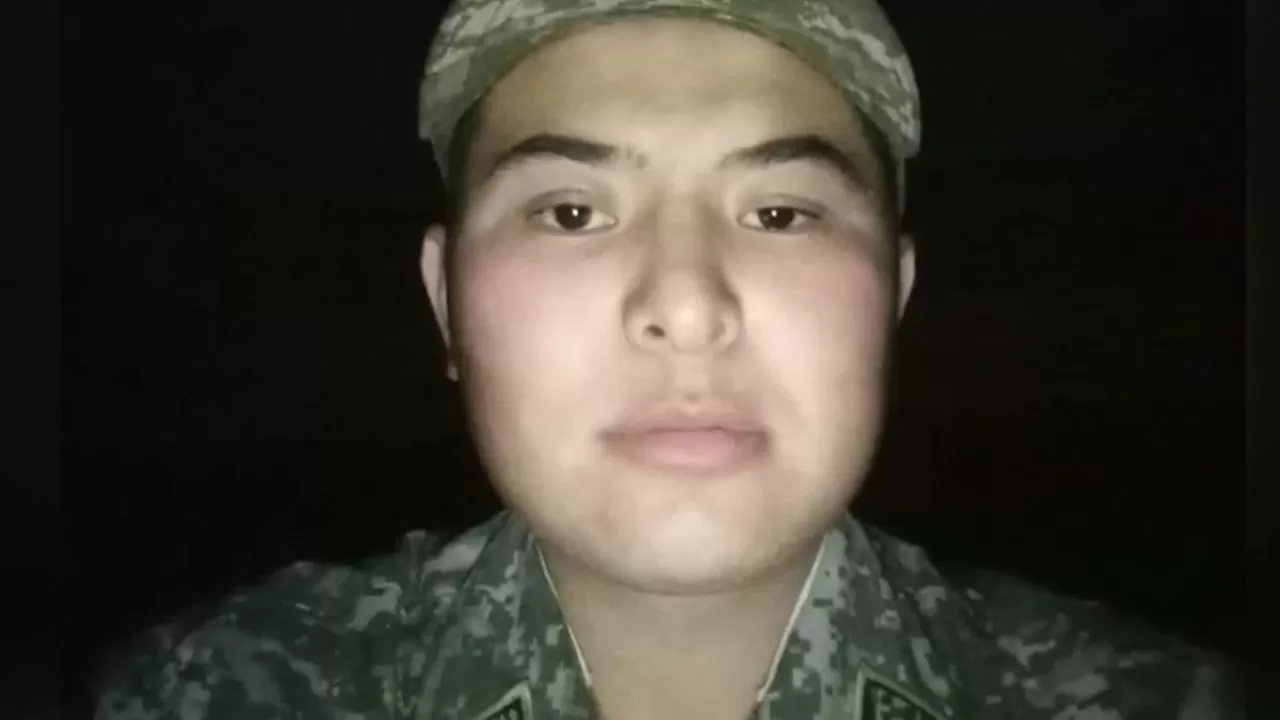 "Көлік езгенге ұқсамайды": Аягөзде қаза болған сарбаздың жақындары әділдік талап етіп отыр