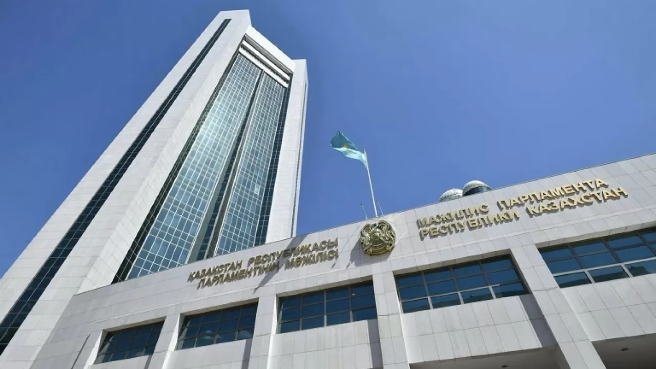 Депутаттар демалысқа шықты: Парламент жұмысы несімен есте қалды?