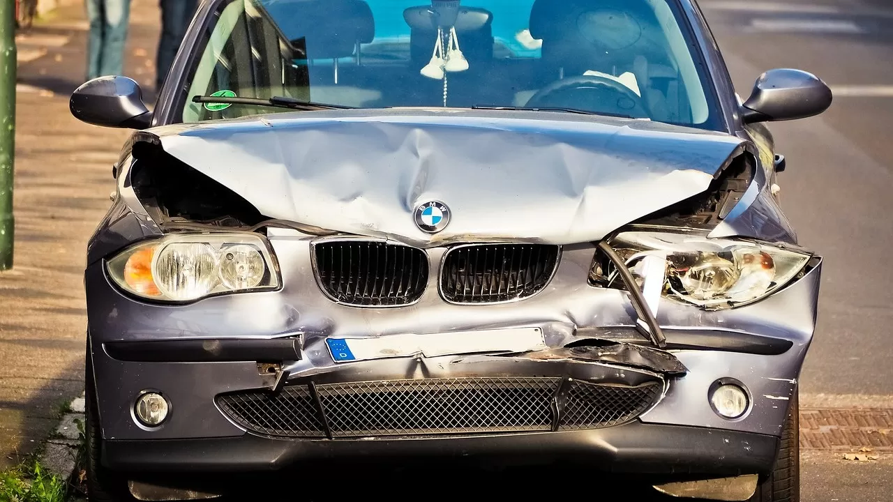 "Дешевый авторитет": павлодарские водители массово нарушают ПДД из-за тонировки  
