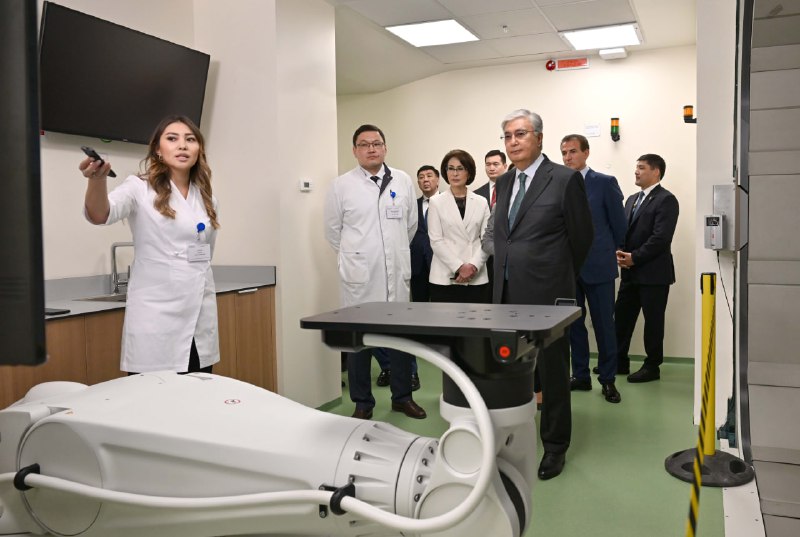Президент Казахстана осмотрел строительство нового корпуса Национального научного онкологического центра 