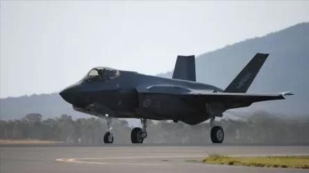 Тағы да F-35: АҚШ-тың жап-жаңа екі жойғышы Жапонияда апатты жағдайда қонды