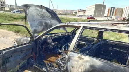 Горящий автомобиль потушили спасатели в Мангистауской области 
