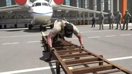 Астана тұрғыны 30 тонналық әуе көлігін орнынан қозғап, рекорд жаңартты